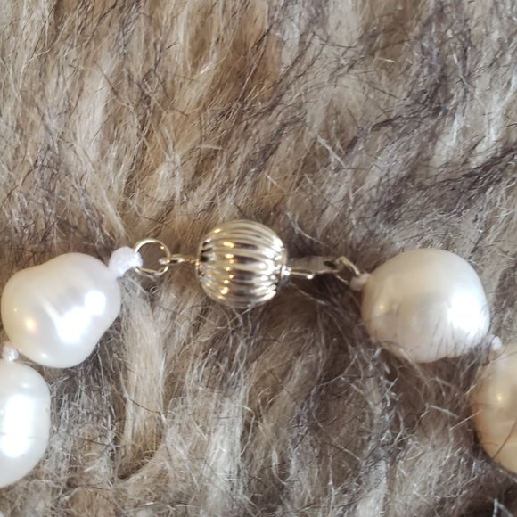 62" Endless Station Strand White Cultured Freshwater Pearl Necklace - NWOT - Picture 4 of 4